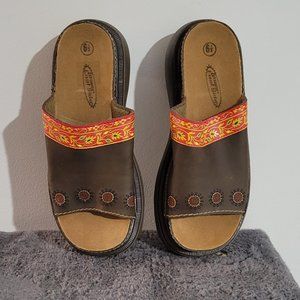 Lower East Side Boho Clog shoe slip in Women's size 6 1/2  Vegan Leather